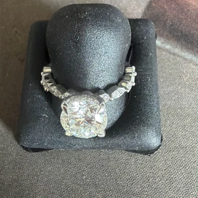 White gold · photographed piece
